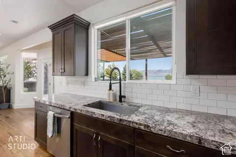 Kitchen - 14 N Sunset Dr W, Vineyard, UT 84059 photo 4 of 4
