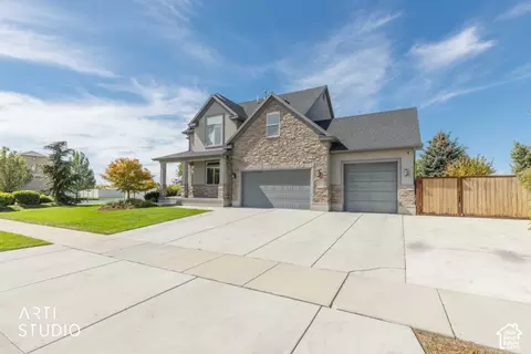 Exterior - 14 N Sunset Dr W, Vineyard, UT 84059 photo 2 of 16