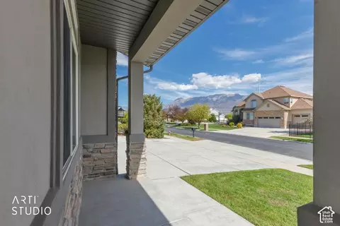 Exterior - 14 N Sunset Dr W, Vineyard, UT 84059 photo 4 of 16
