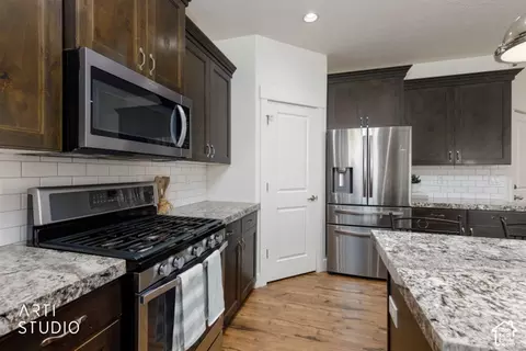 Kitchen - 14 N Sunset Dr W, Vineyard, UT 84059 photo 3 of 4