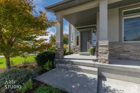 Exterior - 14 N Sunset Dr W, Vineyard, UT 84059 photo 3 of 16