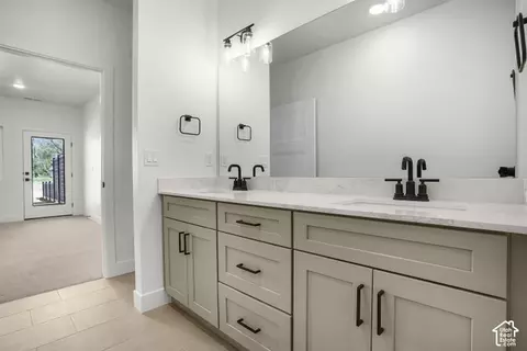 Bath - 1631 W Century Ln S #B, Mapleton, UT 84664 photo 1 of 3