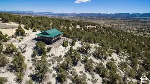 1735 W Pinyon Hills Rd, Hatch, UT 84735