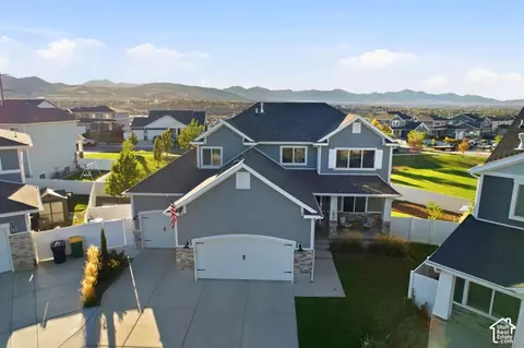 1034 W Molly Pitcher Cir, Bluffdale, UT 84065