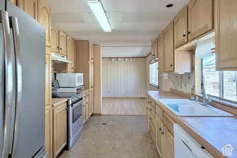 Kitchen - 2051 S Murphy Ln, Moab, UT 84532 photo 2 of 2