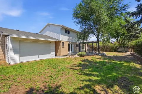 Exterior - 1944 E Brady Creek Dr S, Sandy, UT 84093 photo 4 of 7
