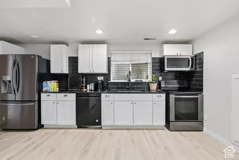 Kitchen - 1944 E Brady Creek Dr S, Sandy, UT 84093 photo 3 of 4