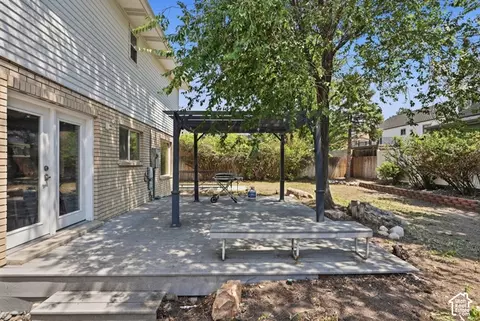 Exterior - 1944 E Brady Creek Dr S, Sandy, UT 84093 photo 3 of 7
