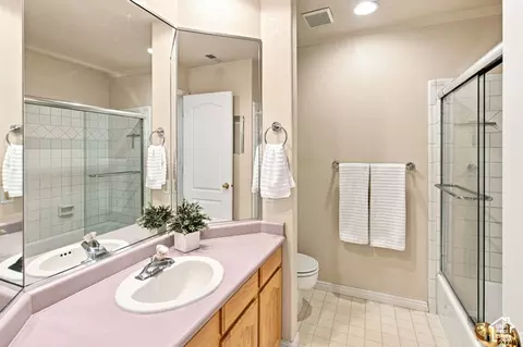 Bath - 985 N Main E, Orem, UT 84057 photo 5 of 6