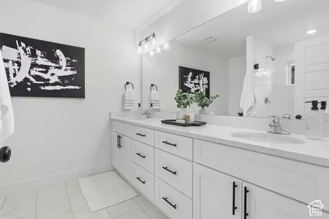 Bath - 140 E Chambord Ct S, Sandy, UT 84070 photo 2 of 4