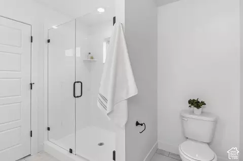 Bath - 140 E Chambord Ct S, Sandy, UT 84070 photo 3 of 4