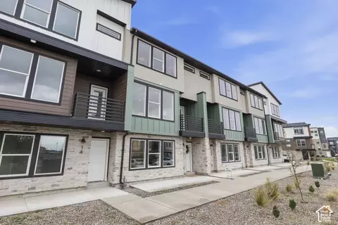 Exterior - 140 E Chambord Ct S, Sandy, UT 84070 photo 2 of 6