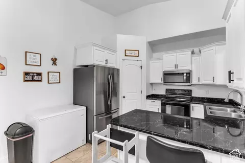 Kitchen - 3661 E Rock Creek Rd #M9, Eagle Mountain, UT 84005 photo 3 of 3