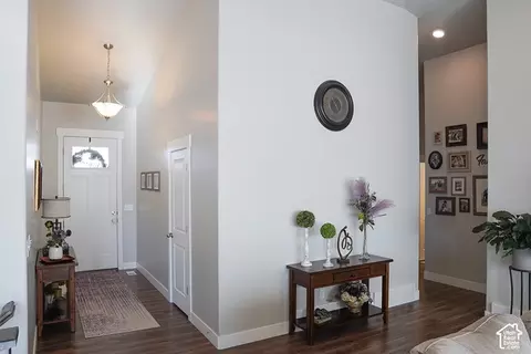 Entry Way - 1686 E Meadowlark Dr, Eagle Mountain, UT 84005 photo 2 of 4