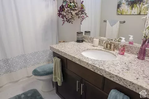 Bath - 1686 E Meadowlark Dr, Eagle Mountain, UT 84005 photo 5 of 6
