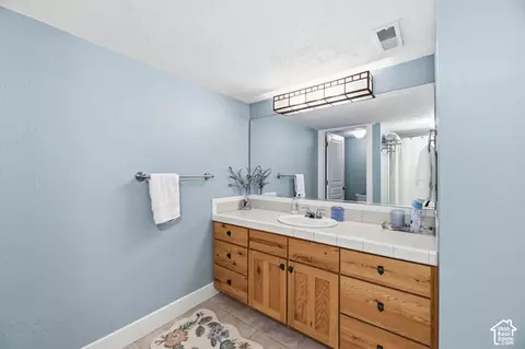 Bath - 1674 E Kelmscott Ct #A, Holladay, UT 84124 photo 3 of 5