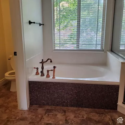 Bath - 15001 S Eagle Crest Dr E, Draper, UT 84020 photo 4 of 10