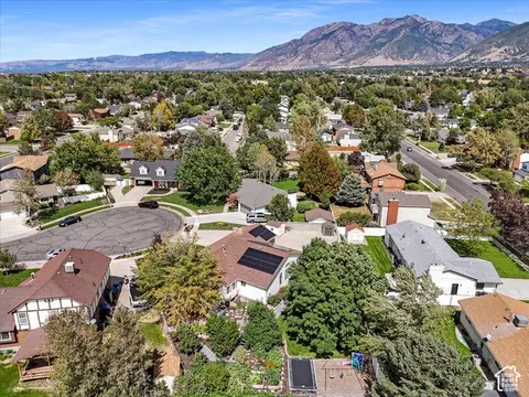 View/Area - 1622 E Royal Oak Cir S, Sandy, UT 84092 photo 4 of 6
