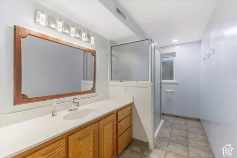 Bath - 1622 E Royal Oak Cir S, Sandy, UT 84092 photo 4 of 4