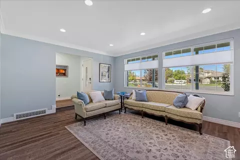 Living - 1622 E Royal Oak Cir S, Sandy, UT 84092 photo 2 of 4