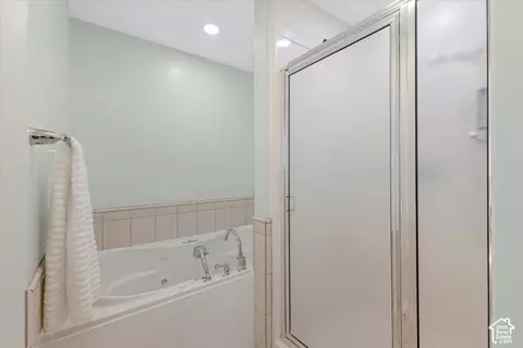 Bath - 1622 E Royal Oak Cir S, Sandy, UT 84092 photo 1 of 4