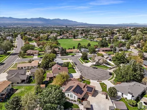View/Area - 1622 E Royal Oak Cir S, Sandy, UT 84092 photo 2 of 6