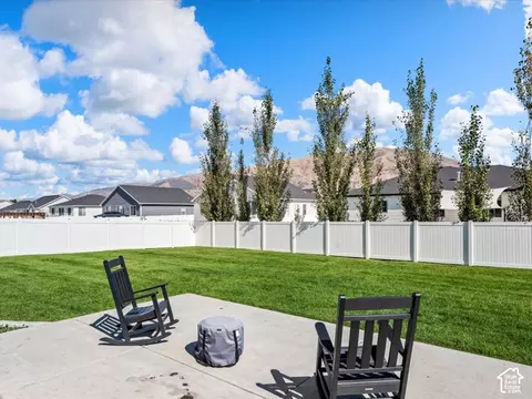 Exterior - 561 S 655 E, Hyrum, UT 84319 photo 2 of 4