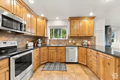 Kitchen - 525 E Oneida St, Preston, ID 83263 photo 2 of 3