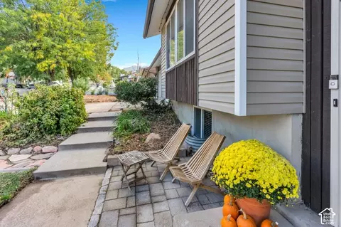 Exterior - 892 E Bear Canyon Rd S, Sandy, UT 84094 photo 4 of 15