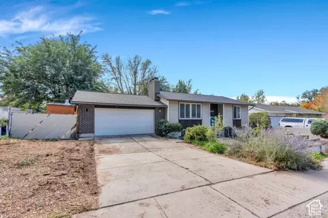 Exterior - 892 E Bear Canyon Rd S, Sandy, UT 84094 photo 3 of 15