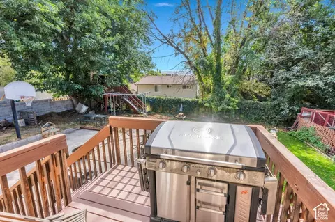 Exterior - 892 E Bear Canyon Rd S, Sandy, UT 84094 photo 5 of 15