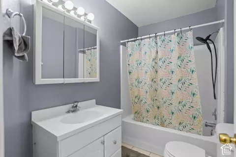 Bath - 328 E Hillcrest Cir, Central, UT 84722 photo 4 of 6