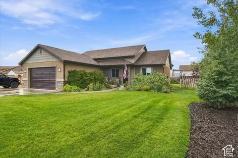 Exterior - 437 Scenic Rd, Francis, UT 84036 photo 2 of 8