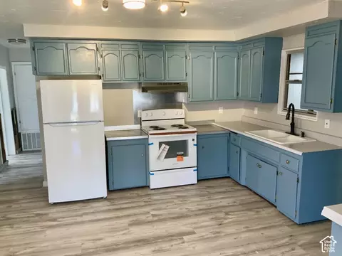 Kitchen - 137 N Main St, Monroe, UT 84754 photo 2 of 4