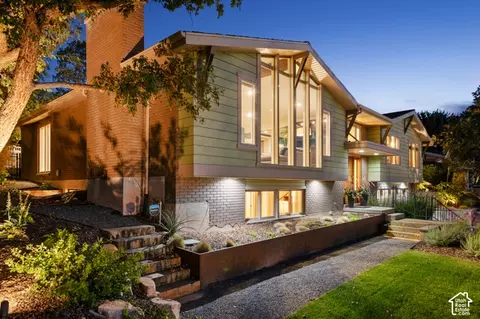 1095 S Oak Hills Way E, Salt Lake City, UT 84108