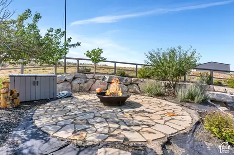 Exterior - 2104 E Weeping Cherry Ln, Eagle Mountain, UT 84005 photo 5 of 7