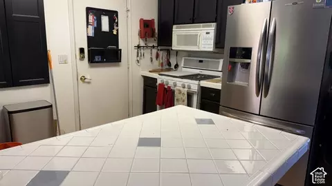 Kitchen - 6575 S 670 W, Murray, UT 84123 photo 2 of 2