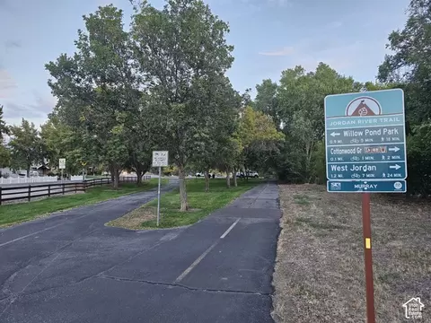 Exterior - 995 W River Point Cir, Murray, UT 84123 photo 9 of 9