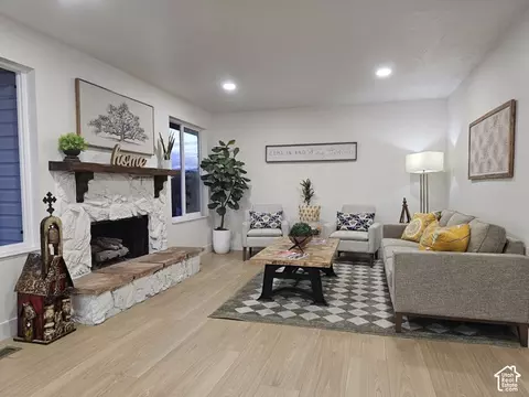 Living - 995 W River Point Cir, Murray, UT 84123 photo 1 of 6