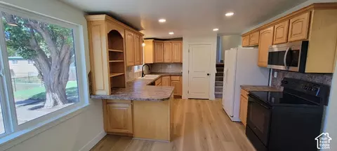 Kitchen - 4271 S 900 E, South Ogden, UT 84403 photo 2 of 2