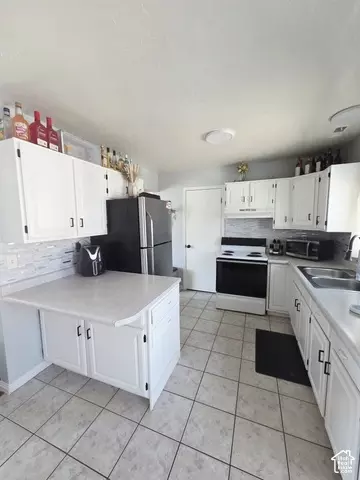 Kitchen - 211 E 2025 S, Clearfield, UT 84015 photo 2 of 2
