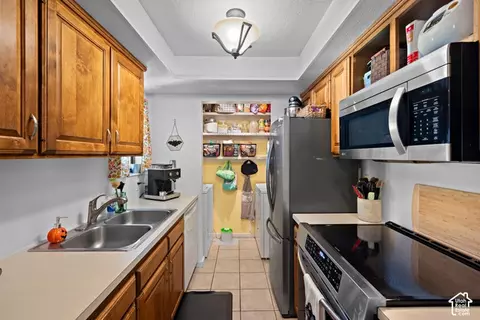 Kitchen - 1906 N 750 W, Centerville, UT 84014 photo 1 of 2