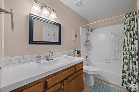 Bath - 1906 N 750 W, Centerville, UT 84014 photo 2 of 2