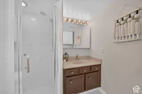 Bath - 627 E Springtree Ln #13G, Murray, UT 84107 photo 2 of 3