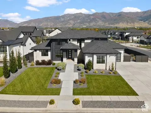 165 S Farmhouse Cir, Kaysville, UT 84037