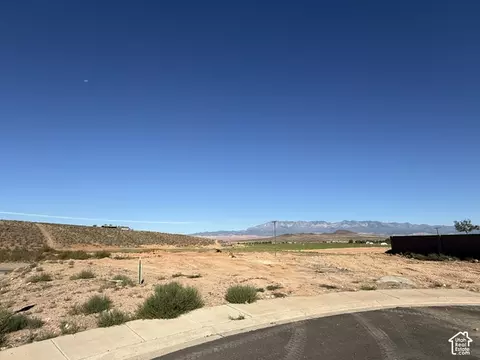 1078 W Rock View Dr, Hurricane, UT 84737
