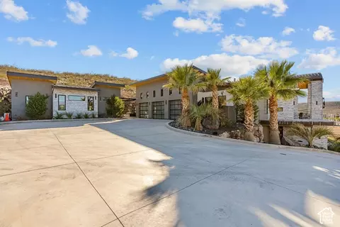Exterior - 3652 S Cypress Rd, Hurricane, UT 84737 photo 5 of 17