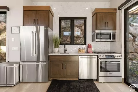 Kitchen - 3652 S Cypress Rd, Hurricane, UT 84737 photo 6 of 7