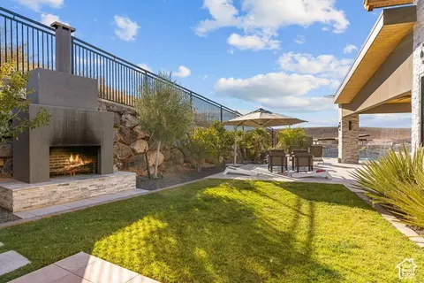 Exterior - 3652 S Cypress Rd, Hurricane, UT 84737 photo 6 of 17