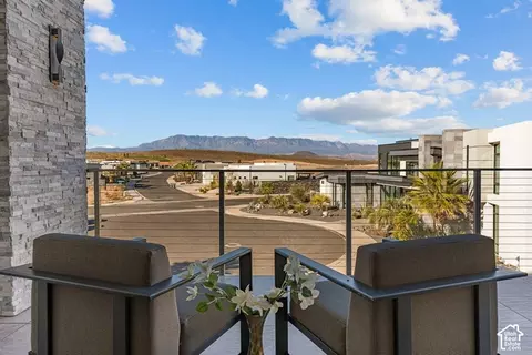 Exterior - 3652 S Cypress Rd, Hurricane, UT 84737 photo 3 of 17